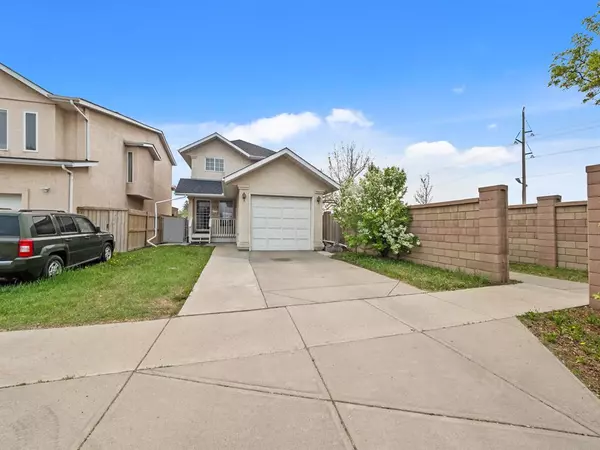 Calgary, AB T2A 7M8,123 Applewood PL SE