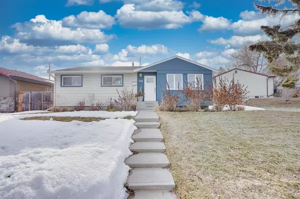 Calgary, AB T2H 0X2,7203 Fleetwood DR SE