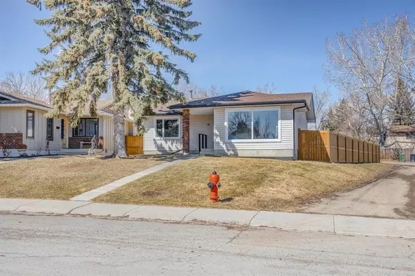 Calgary, AB T2X 1B7,16 Midcrest Rise SE