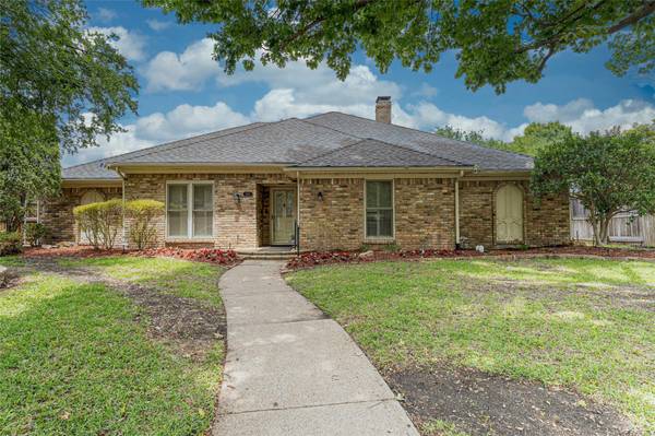 1102 Chesterton Drive, Richardson, TX 75080