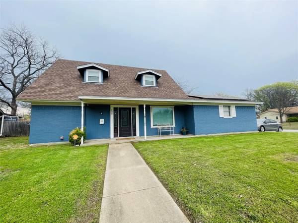 600 Lisa Street, Burleson, TX 76028