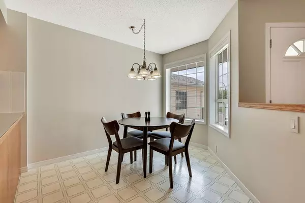 Calgary, AB T3B 5R4,29 Silvergrove Close NW