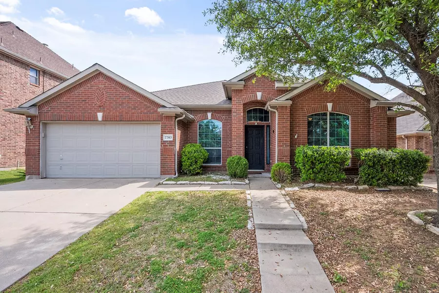 7703 Decoy Drive, Arlington, TX 76002