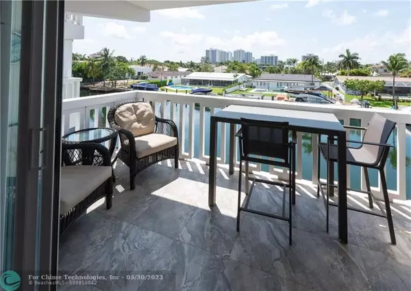 Hallandale Beach, FL 33009,455 Paradise Isle Blvd  #304