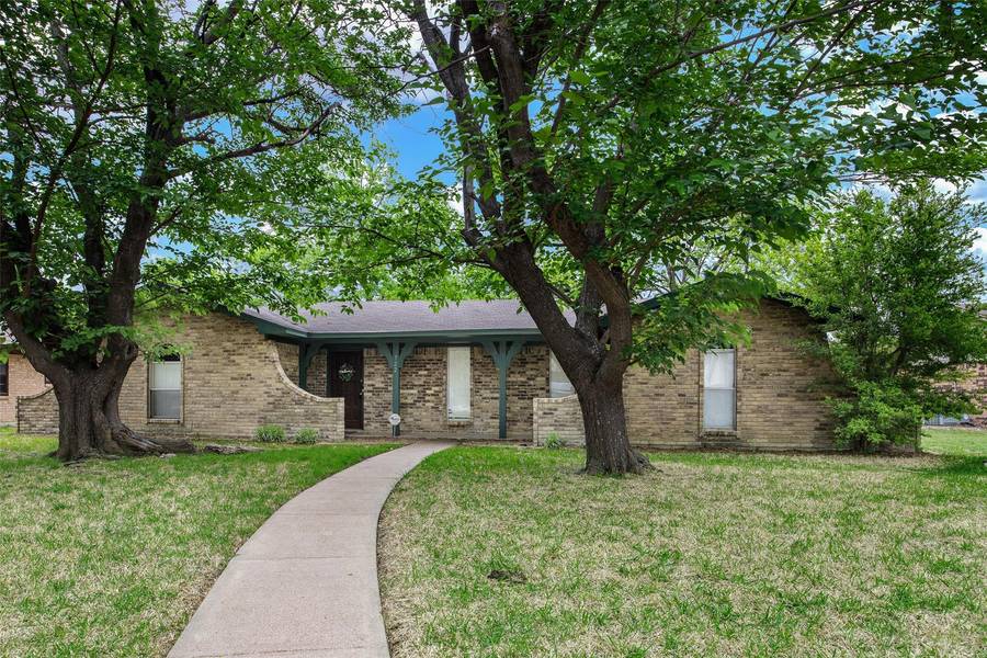 722 Donlee Road, Lancaster, TX 75134