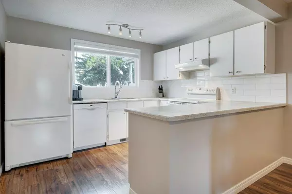 Calgary, AB T2J 6R6,623 Queensland PL SE