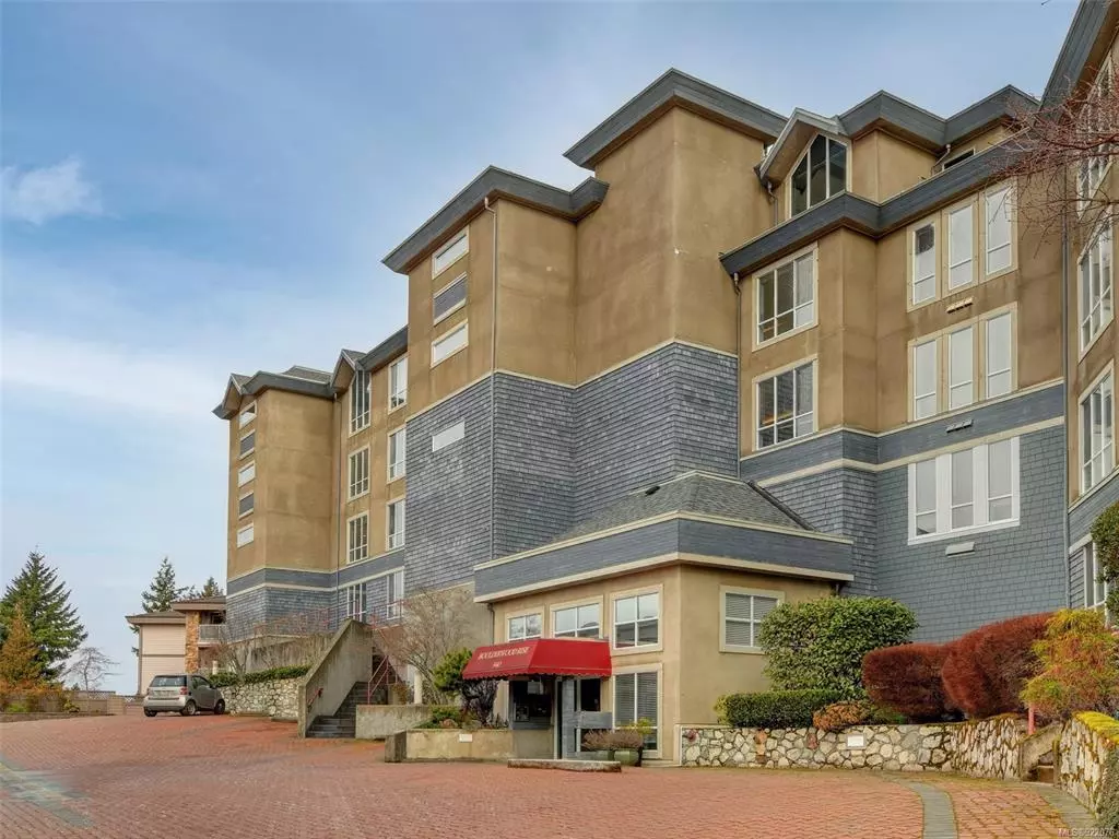 Saanich, BC V8Y 3H5,940 Boulderwood Rise #306