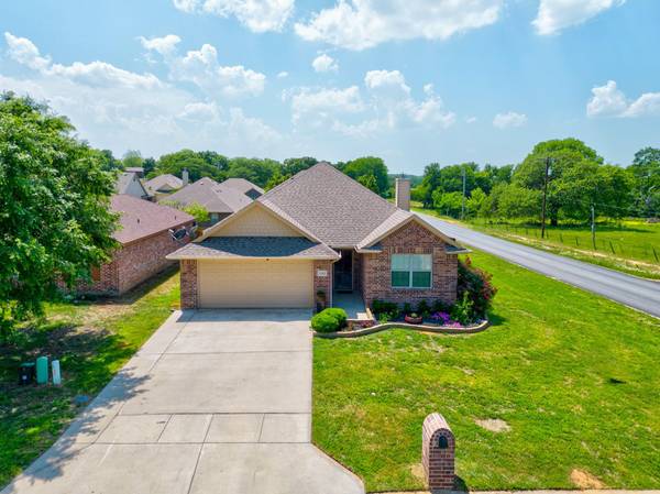 3000 Glenwood Court, Aubrey, TX 76227