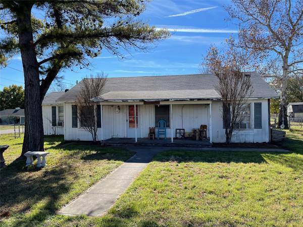 210 Boling Street, Alvord, TX 76225