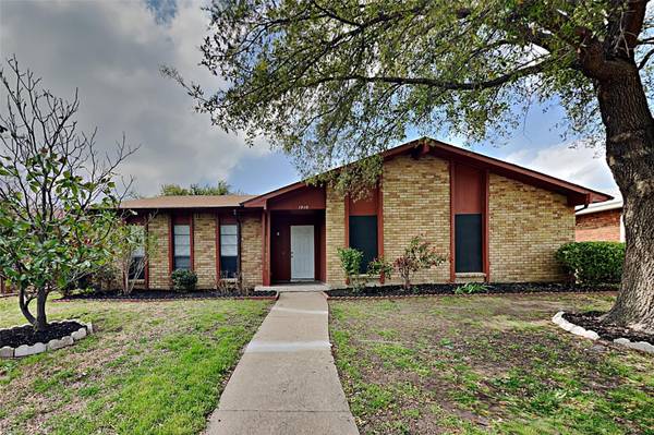 1910 White Rose Lane, Carrollton, TX 75007