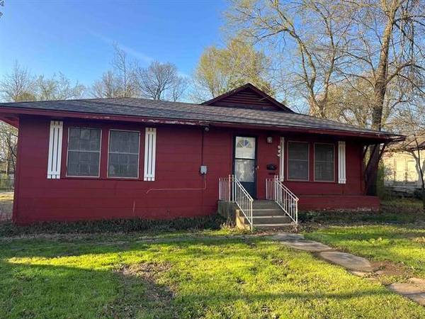 846 E Washington Street, Paris, TX 75460