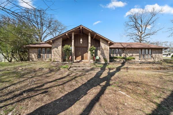 2207 Bob O Link Ave., Mount Pleasant, TX 75455