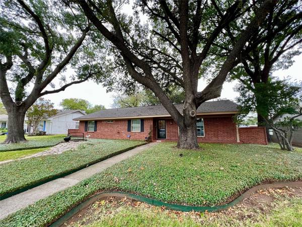 3852 Ridgeoak Way, Farmers Branch, TX 75244