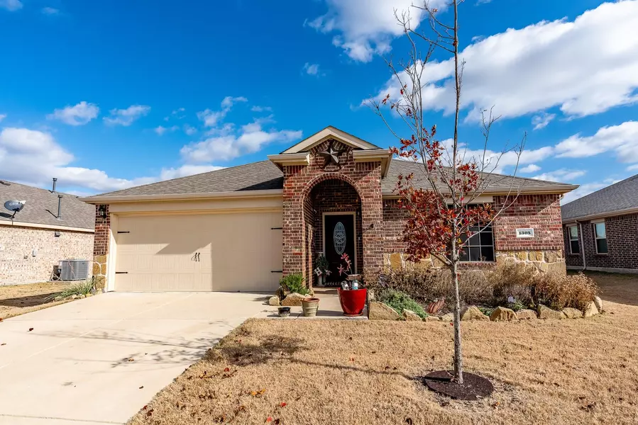 1305 Savannah Ridge Drive, Princeton, TX 75407