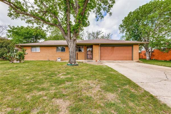 1208 Park Center Street, Benbrook, TX 76126