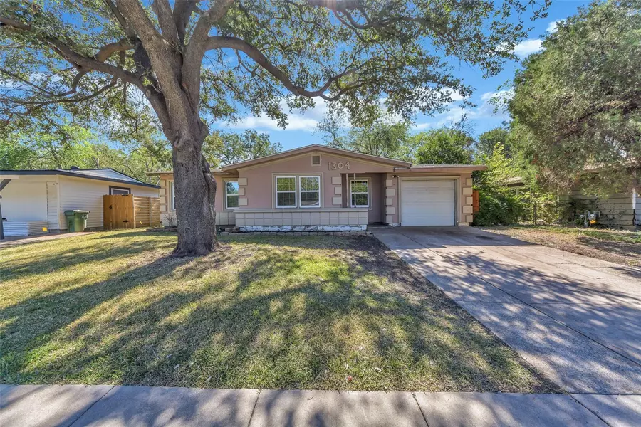 1304 E Lovers Lane, Arlington, TX 76010