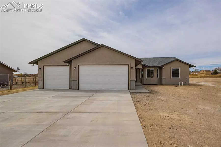 370 E Larchmont DR, Pueblo West, CO 81007