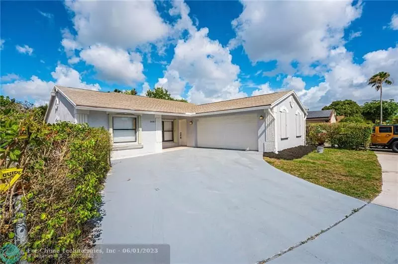 5687 Lincoln Cir E, Lake Worth, FL 33463