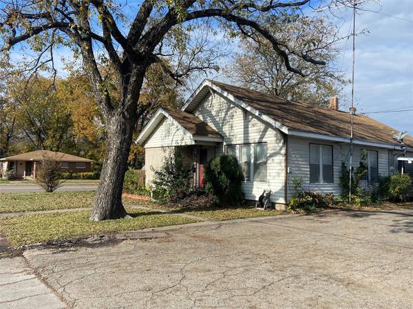 519 W 3rd St, Clifton, TX 76634