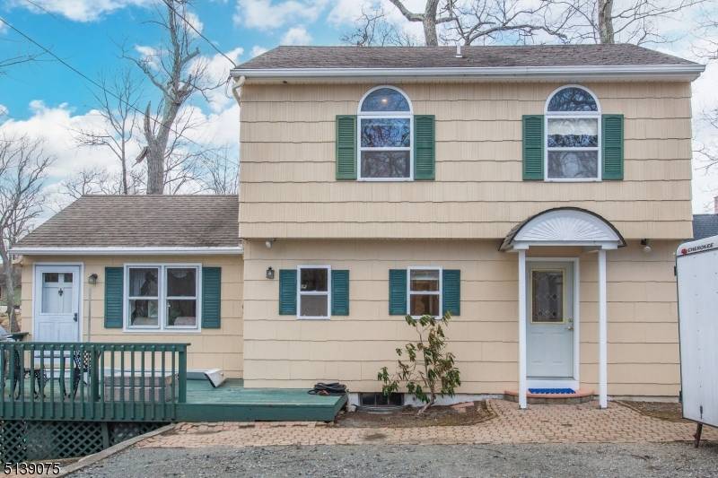 1 Wildwood Shores Dr, Hopatcong Boro, NJ 07843