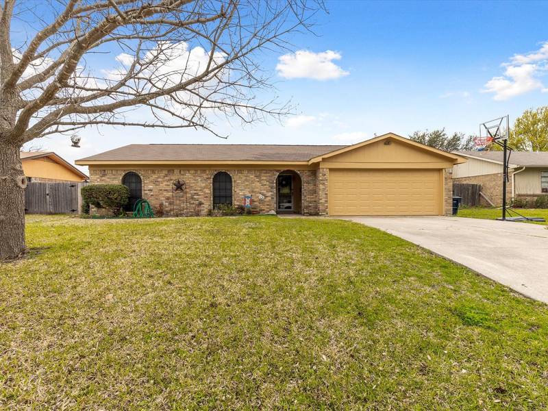 1120 Manning Street, Benbrook, TX 76126