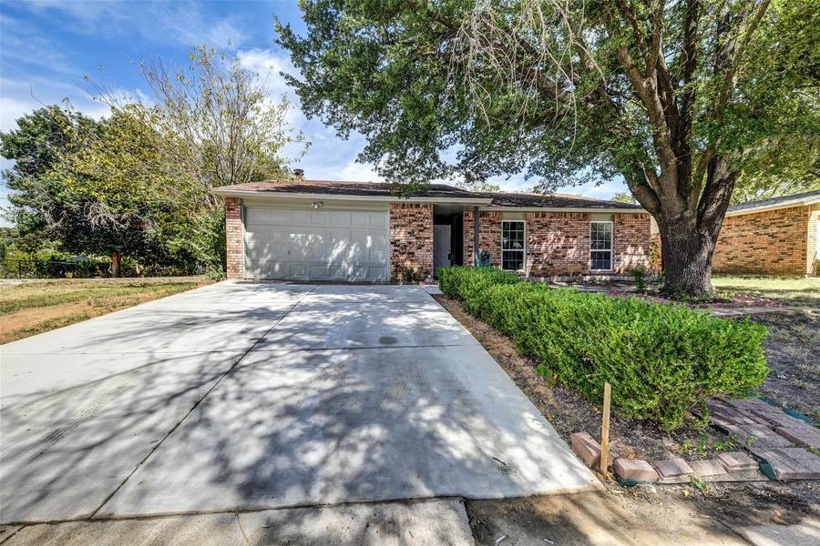 619 Live Oak Drive, Mansfield, TX 76063