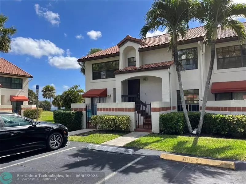 Deerfield Beach, FL 33442,202 Lincoln Ct  #202