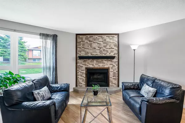 Calgary, AB T3K 1J2,139 Bergen CRES NW