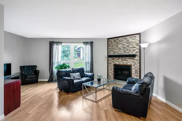 Calgary, AB T3K 1J2,139 Bergen CRES NW