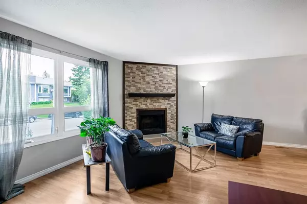 Calgary, AB T3K 1J2,139 Bergen CRES NW