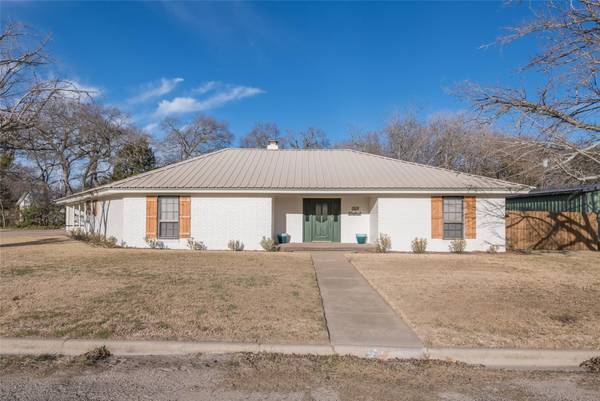 1919 Walnut Street, Clifton, TX 76634