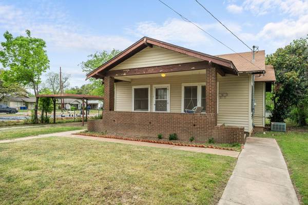 1007 Avenue J, Brownwood, TX 76801