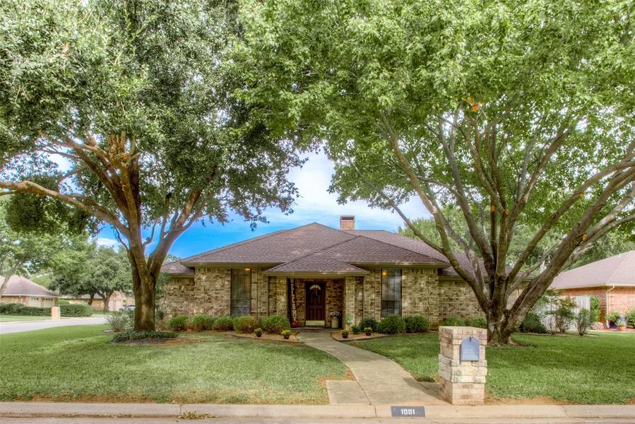 1001 Chasemore Drive, Mansfield, TX 76063