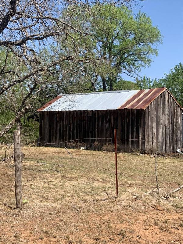 692 County Road 384, Carlton, TX 76436