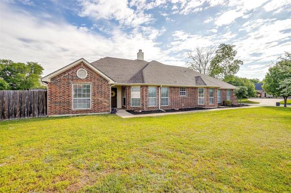 203 Ryan Street, Joshua, TX 76058