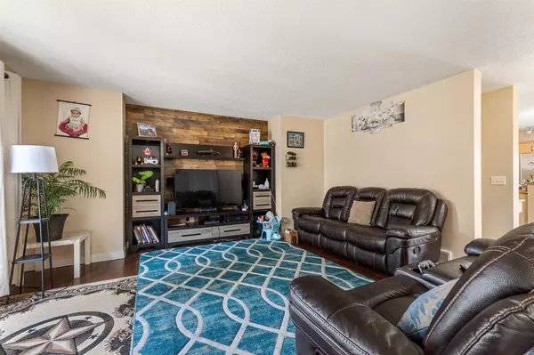 Calgary, AB T3J 0B4,283 Saddlebrook WAY NE