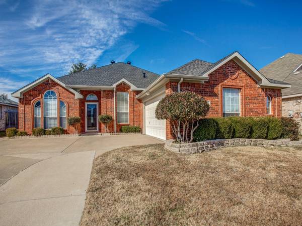 5106 Goldenrain Drive, Arlington, TX 76018