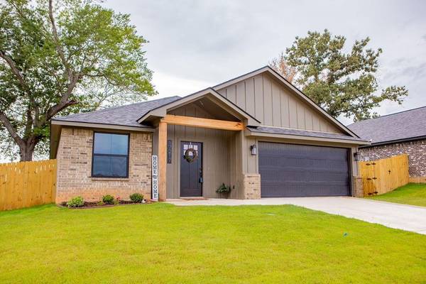 17010 Crossing Circle, Lindale, TX 75771