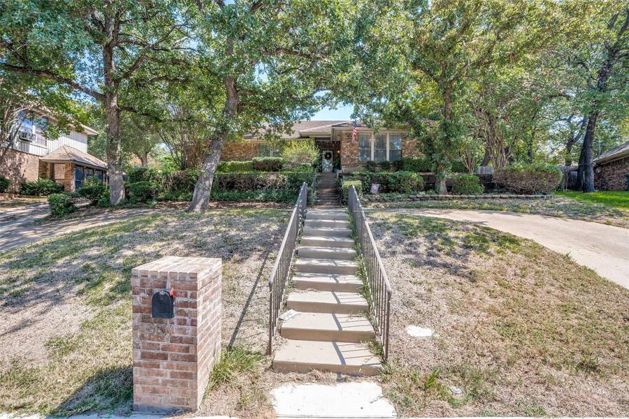 3811 Yachtclub Drive, Arlington, TX 76016