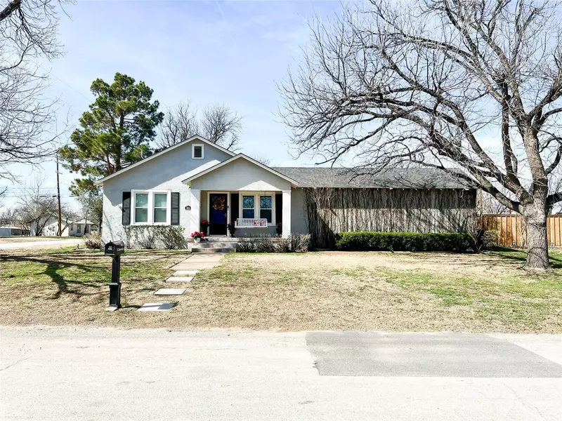 601 N Browning Street, Seymour, TX 76380