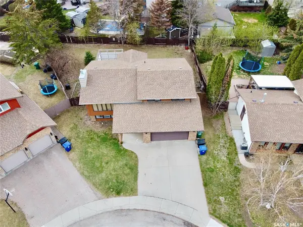 626 Wollaston BAY, Saskatoon, SK S7J 4C3