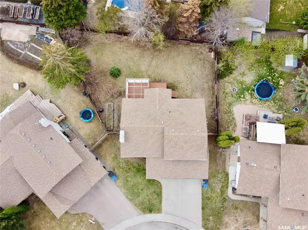 626 Wollaston BAY, Saskatoon, SK S7J 4C3