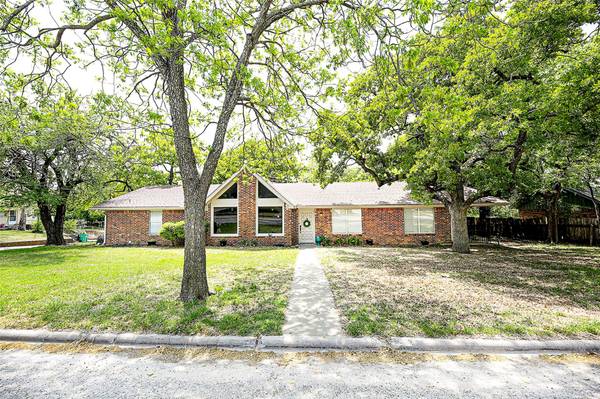 700 W Pecan Street, Bowie, TX 76230