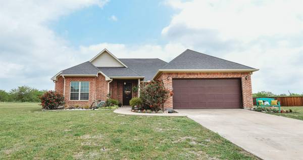 1077 Christie Lane, Oak Ridge, TX 75161