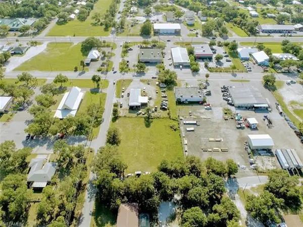 329 S Bridge ST, Labelle, FL 33935