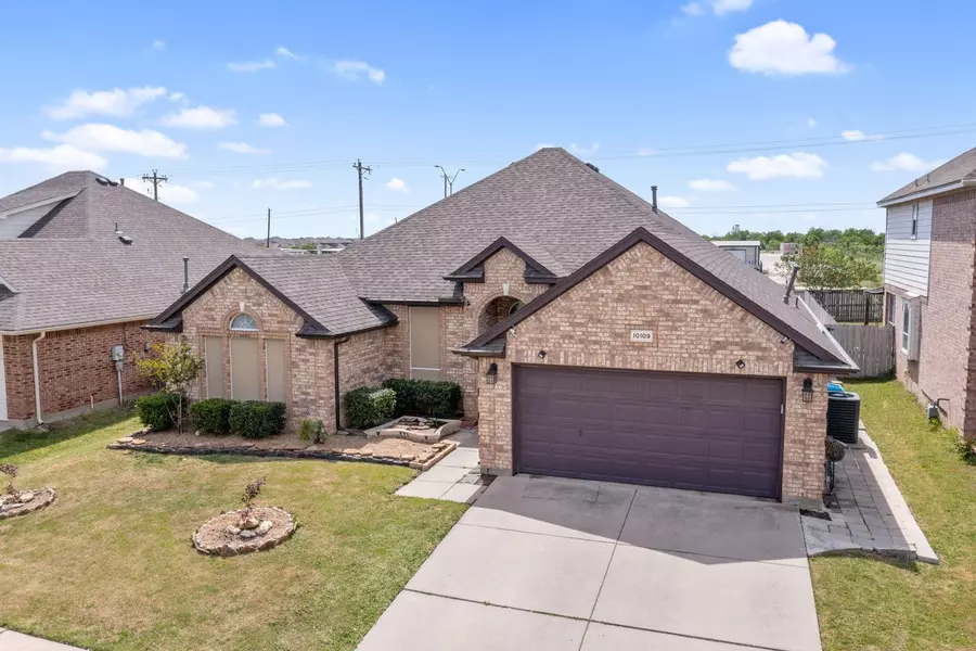 10109 Red Bluff Lane, Fort Worth, TX 76177