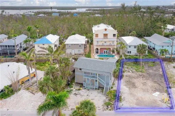 224 Fairweather LN, Fort Myers Beach, FL 33931