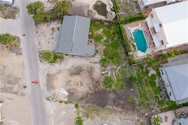 224 Fairweather LN, Fort Myers Beach, FL 33931