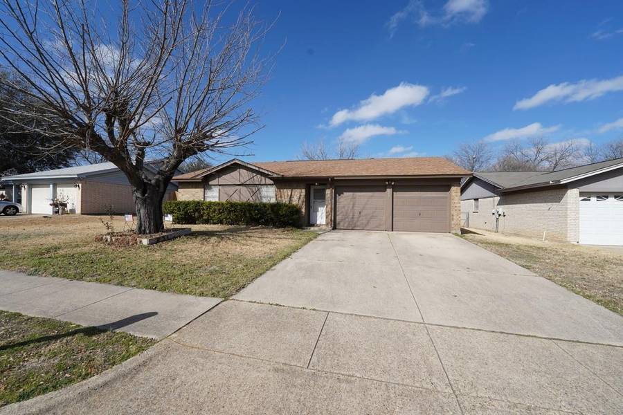 444 Edwards Drive, Saginaw, TX 76179