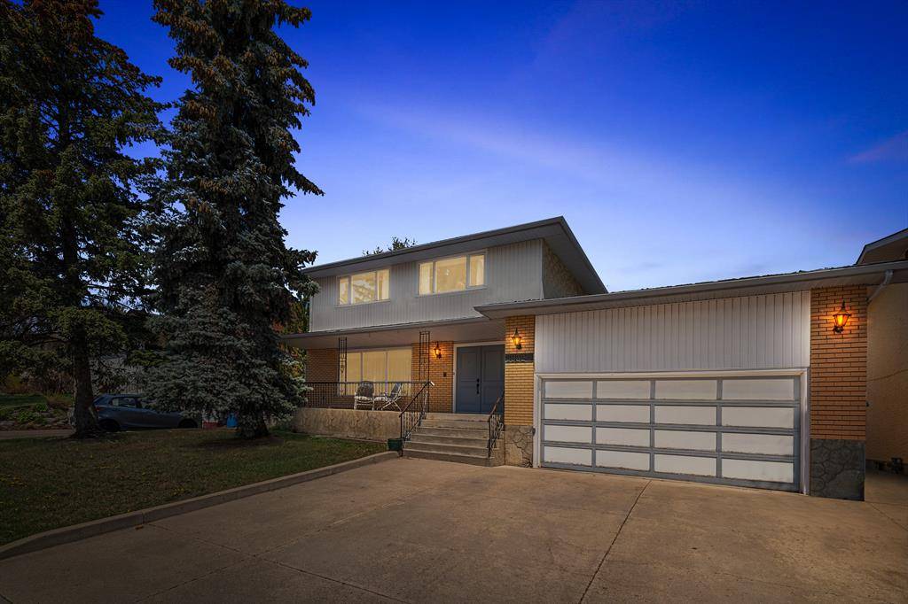 Calgary, AB T3A 1V8,5032 Dalhart RD NW